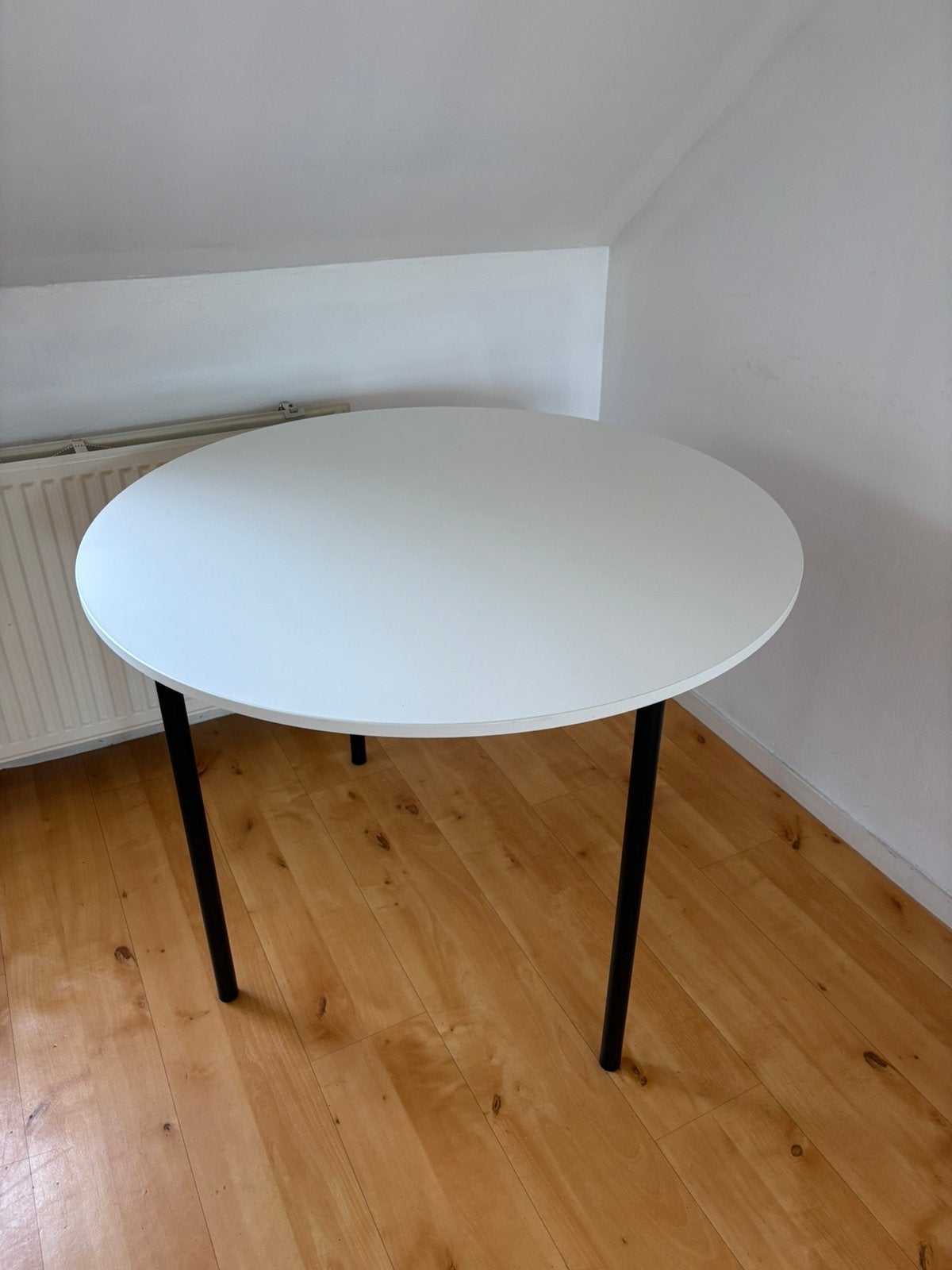 Round white Table, Ophalen, Rond, Zo goed als nieuw, 75 cm of meer