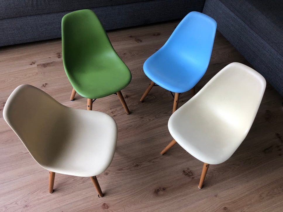 4 kinderstoeltjes ‘Eames DSW stijl’ kinderstoelen, Huis en Inrichting, Stoelen, Ophalen, Overige kleuren, Vier, Overige materialen
