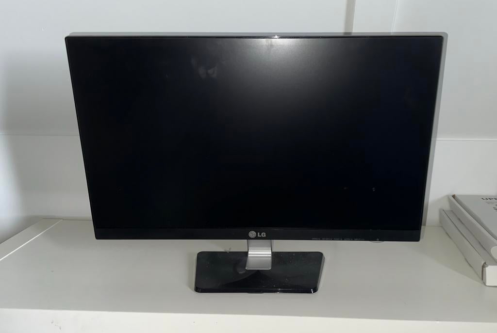 LG Flatron IPS237L-BN monitor – 23 inch – Full HD, Ophalen, 50 Hz, LCD, Zo goed als nieuw