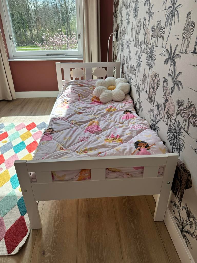 Kinderbed wit met matras en lattenbodem, Kinderen en Baby's, Kinderkamer | Bedden, Gebruikt, 160 tot 180 cm, 70 tot 85 cm, Lattenbodem