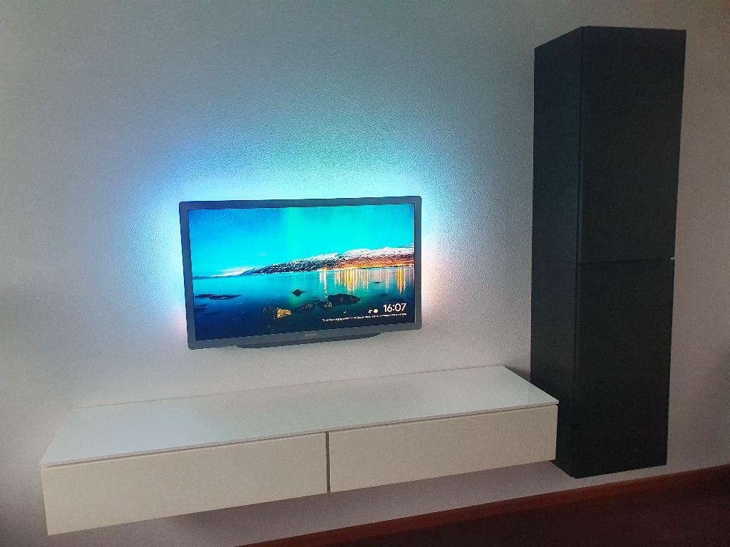 SET: hoogglans wit zwevend tv meubel + bruin/zwarte hangkast, Ophalen, Gebruikt, 150 tot 200 cm, Modern