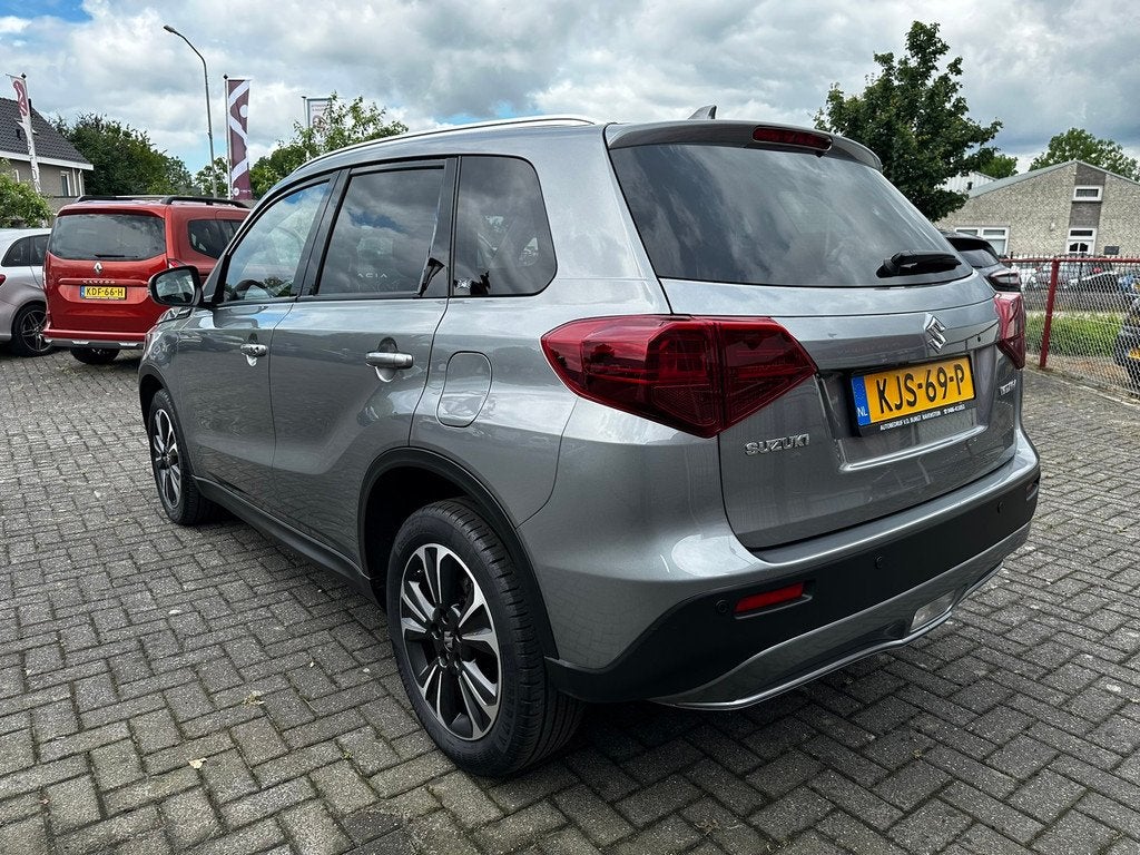 Suzuki Vitara 1.4 Boosterjet Stijl Automaat | Panorama | Cam, Auto's, Suzuki, Gebruikt, 4 cilinders, Met garantie (alle), 400 kg