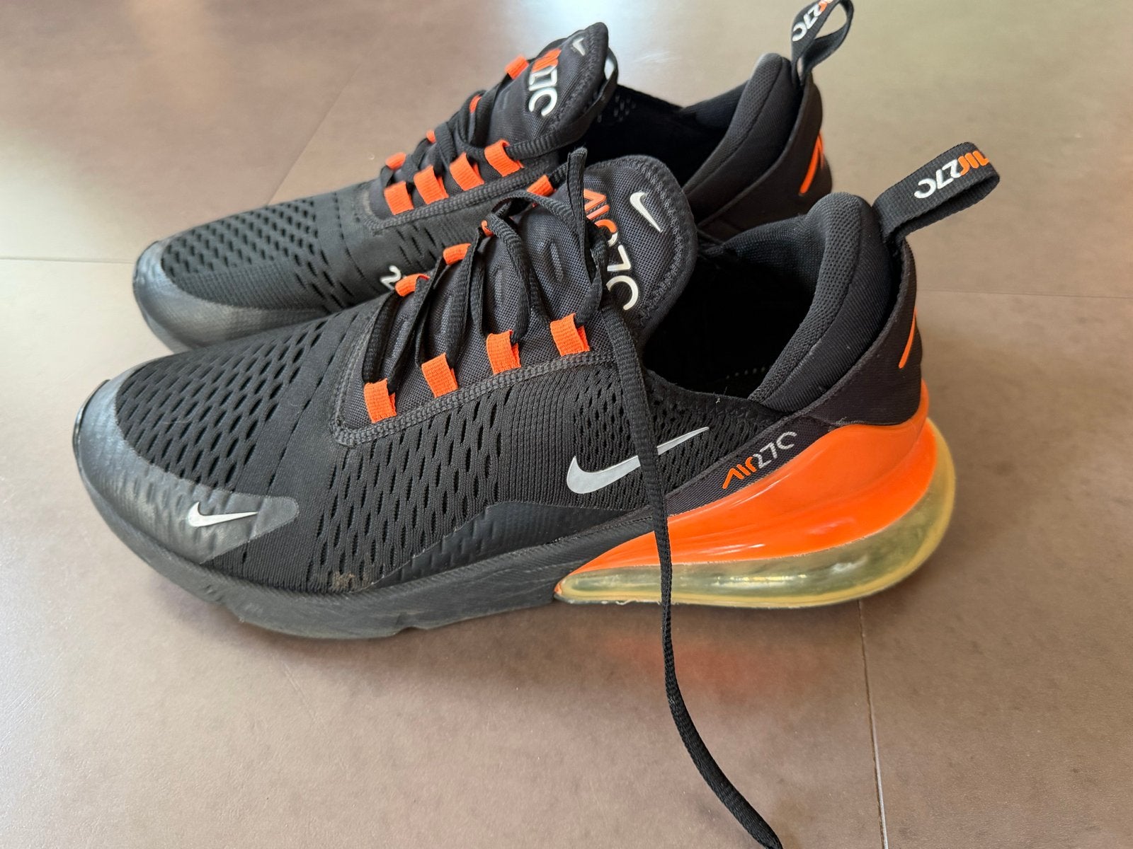 Nike Air Max 270 - Zwart met Oranje accenten maat 46, Zwart, Ophalen of Verzenden, Sneakers of Gympen, Gedragen