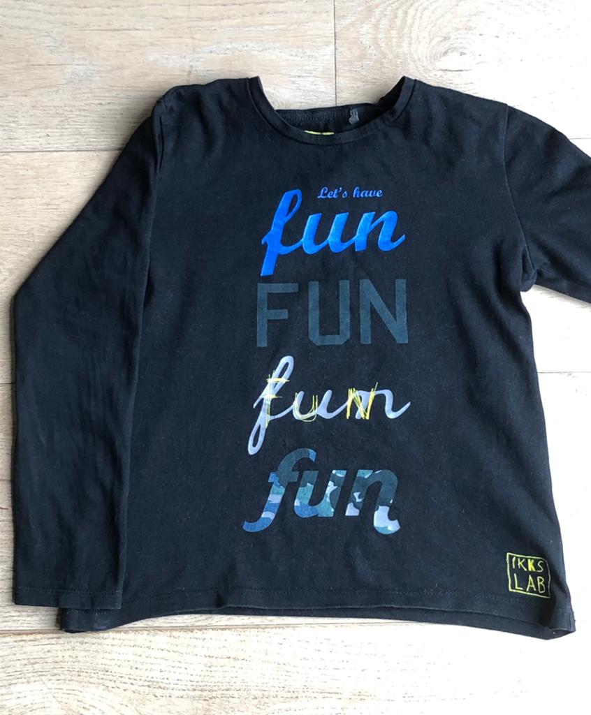 Stoere zwarte longsleeve, maat 122/128, IKKS, Kinderen en Baby's, Kinderkleding | Maat 122, Ophalen of Verzenden, Zo goed als nieuw