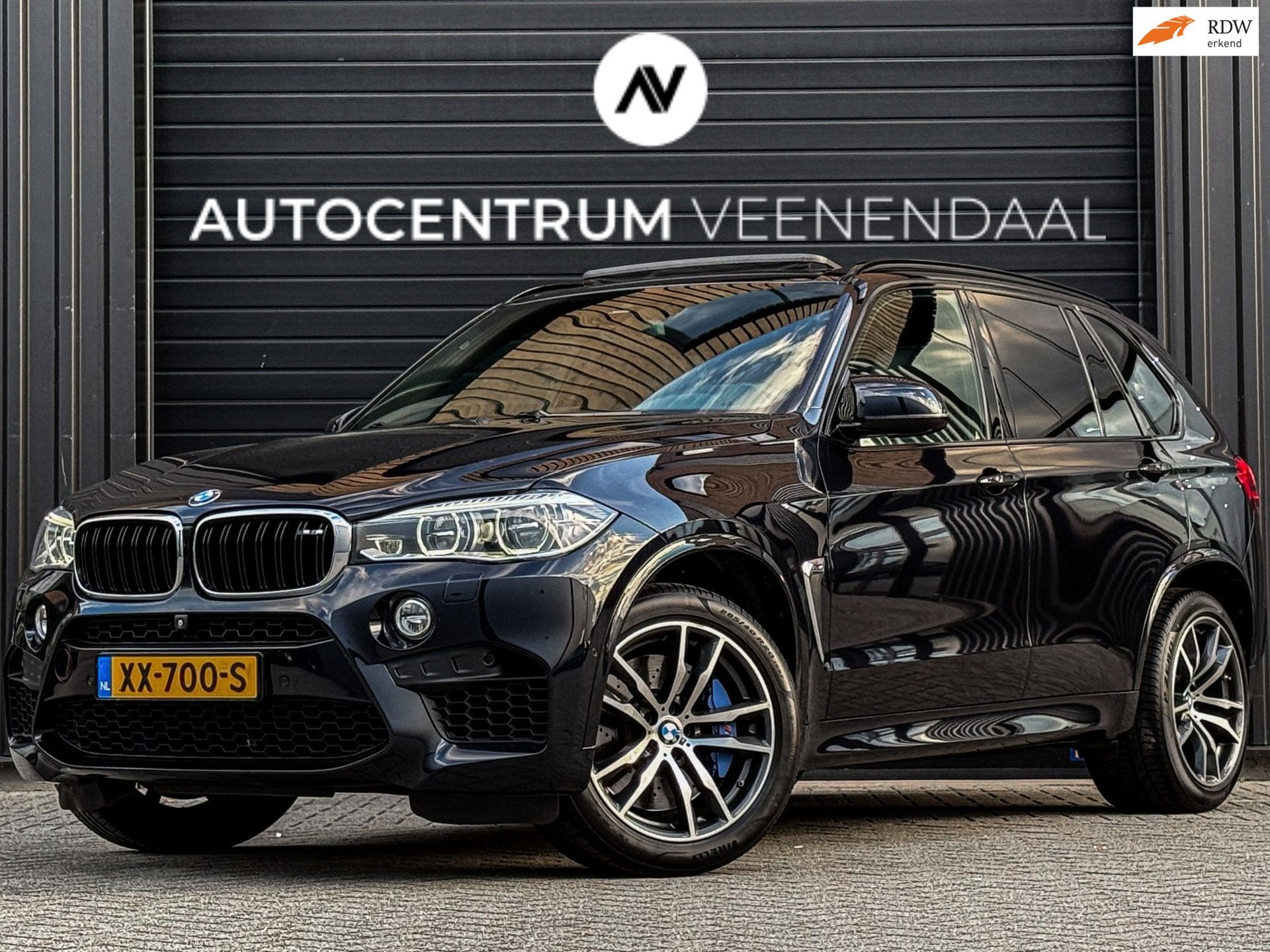 BMW X5 M 4.4 V8 575 PK PANO/B&O/TREKHAAK/SOFTCLOSE/HUD/M-ZET, Auto's, Automaat, Gebruikt, 4395 cc, Zwart