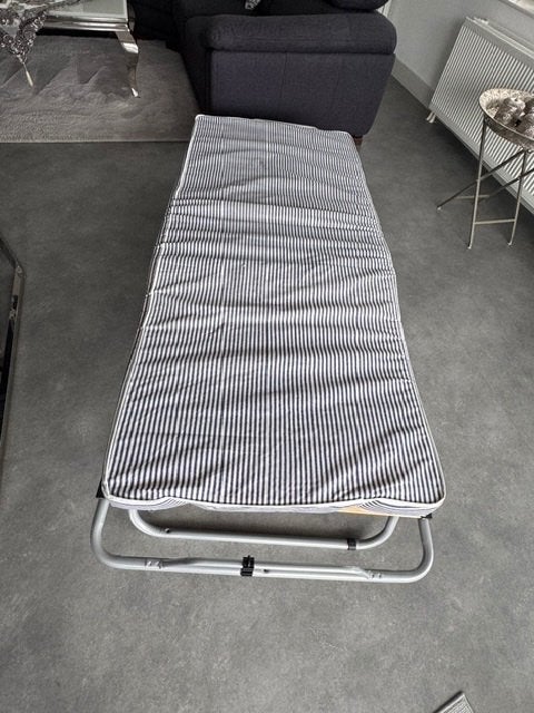 JYSK inklapbaar logeerbed met matras |  verrijdbaar, Huis en Inrichting, Ophalen, Gebruikt, Eenpersoons, 190 cm of minder