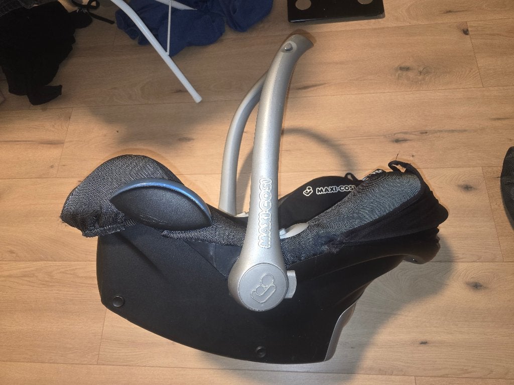 Maxicosi CabrioFix autostoeltje + voetenzak, Kinderen en Baby's, Autostoeltjes, Ophalen of Verzenden, 0 t/m 13 kg, Maxi-Cosi, Gebruikt