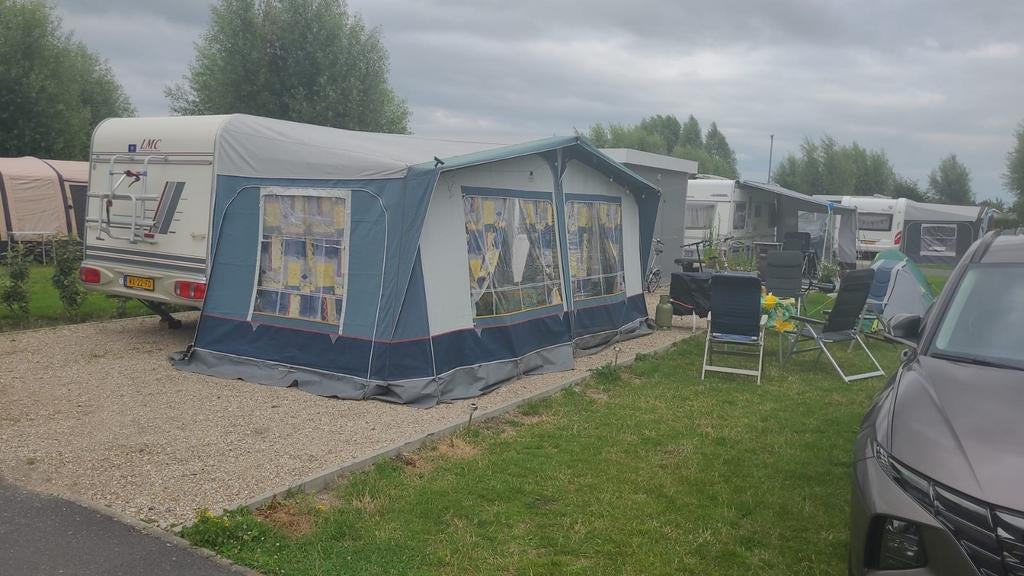 LMC 530 Dominant - Ruime en complete caravan, Caravans en Kamperen, Caravans, Koelkast, Rondzit, Particulier, Tot en met 4