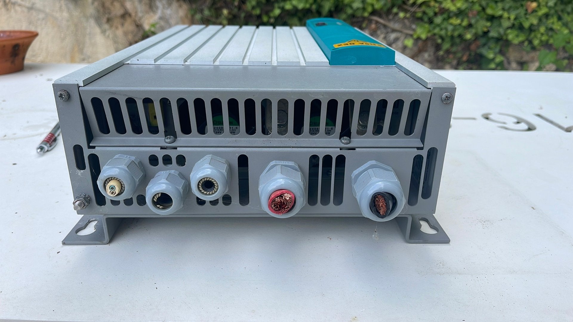 Mastervolt Mass 24/2500 Sinus Omvormer 24V naar 230V, Ophalen of Verzenden, Gebruikt, Overige typen