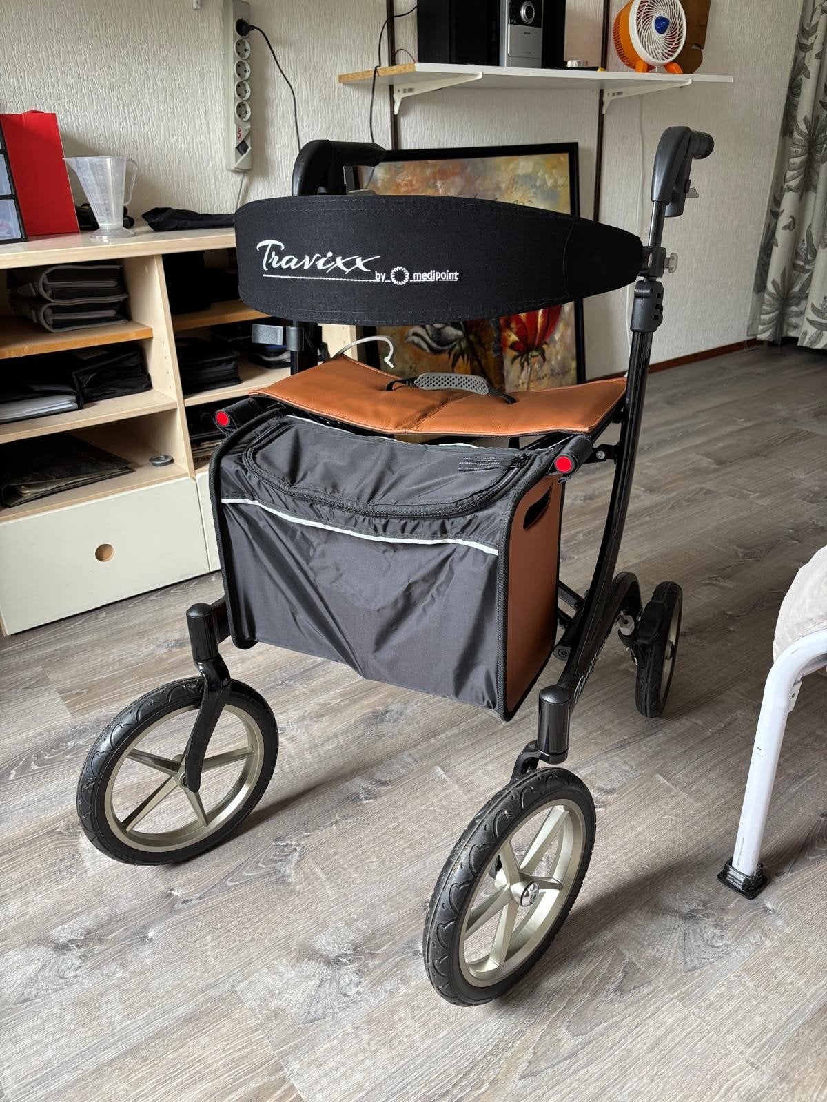 Rollator zo goed als nieuw van medipoint, Diversen, Ophalen, Opvouwbaar, Zo goed als nieuw