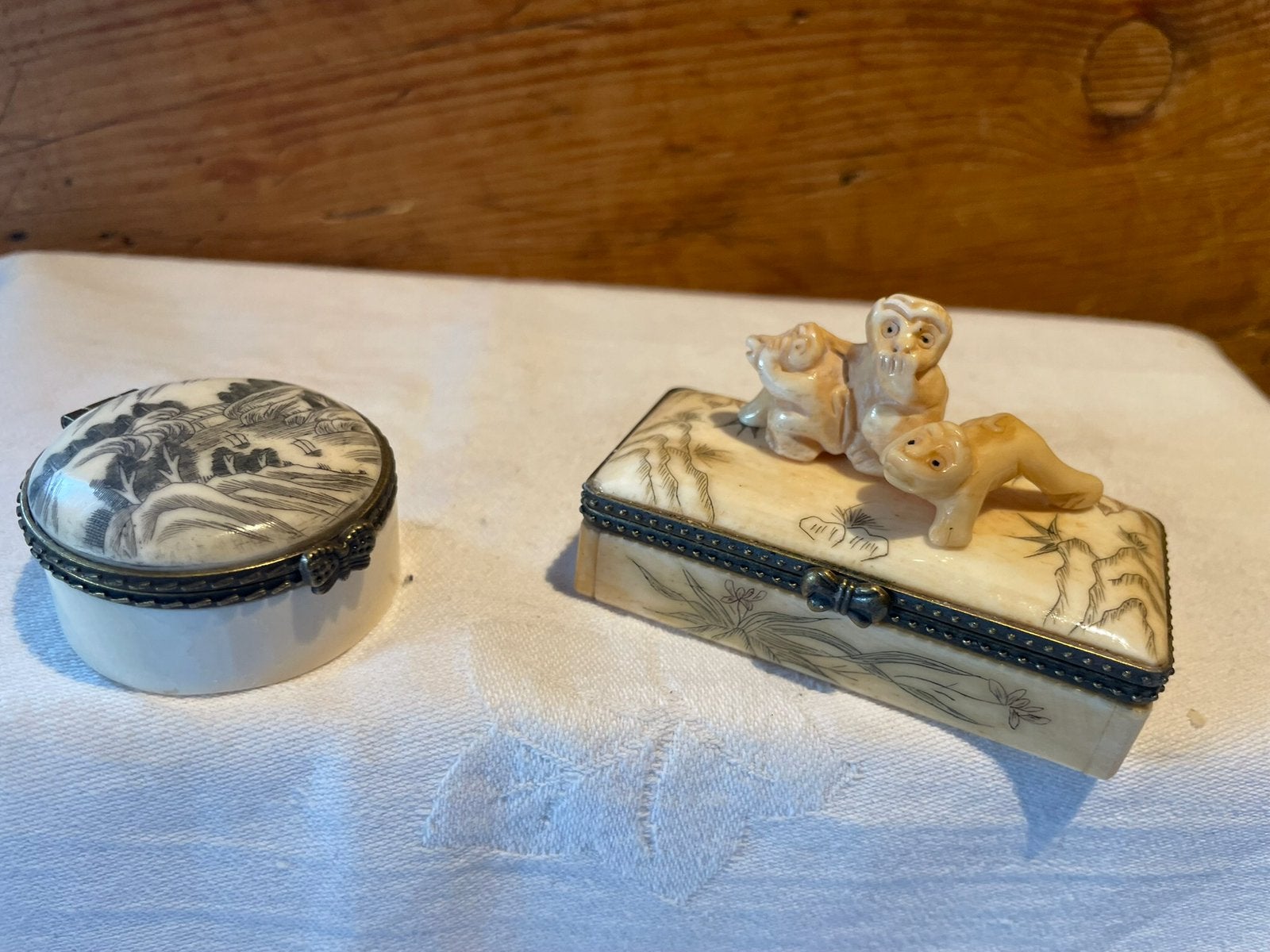 Amel bone box, Ophalen of Verzenden