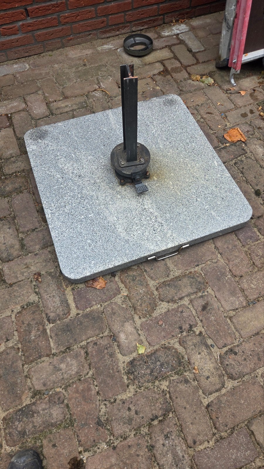 Stevige parasolvoet van graniet, Ophalen, Gebruikt, Minder dan 1 meter, Parasolvoet