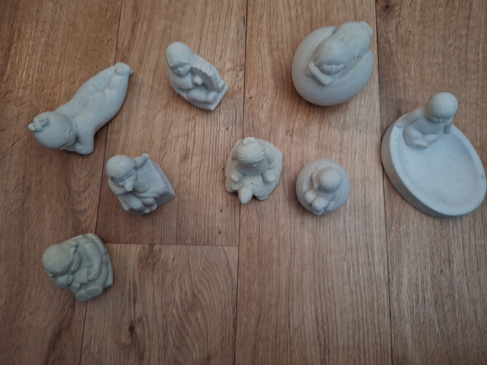 Marc Bell Stone Art Beeldjes - Set van 8, Groep mensen, Minder dan 20 cm, Ophalen of Verzenden, Steen of Keramiek