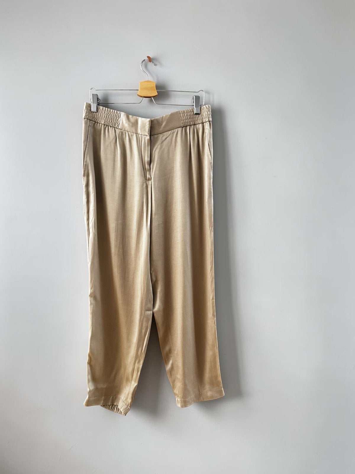 Massimo Dutti satijn look broek pantalon beige 44 42 40, Beige, Maat 42/44 (L), Ophalen of Verzenden, Zo goed als nieuw