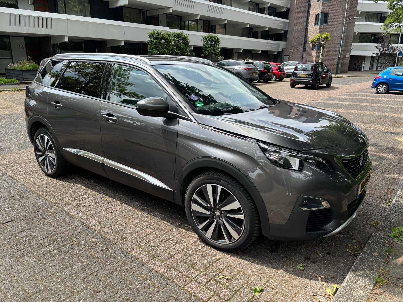 Peugeot 5008 7-zits Automaat | Motor vervangen 06-2025 | AGR, Auto's, Peugeot, Zwart, 1199 cc, 75 €/maand, 3 cilinders