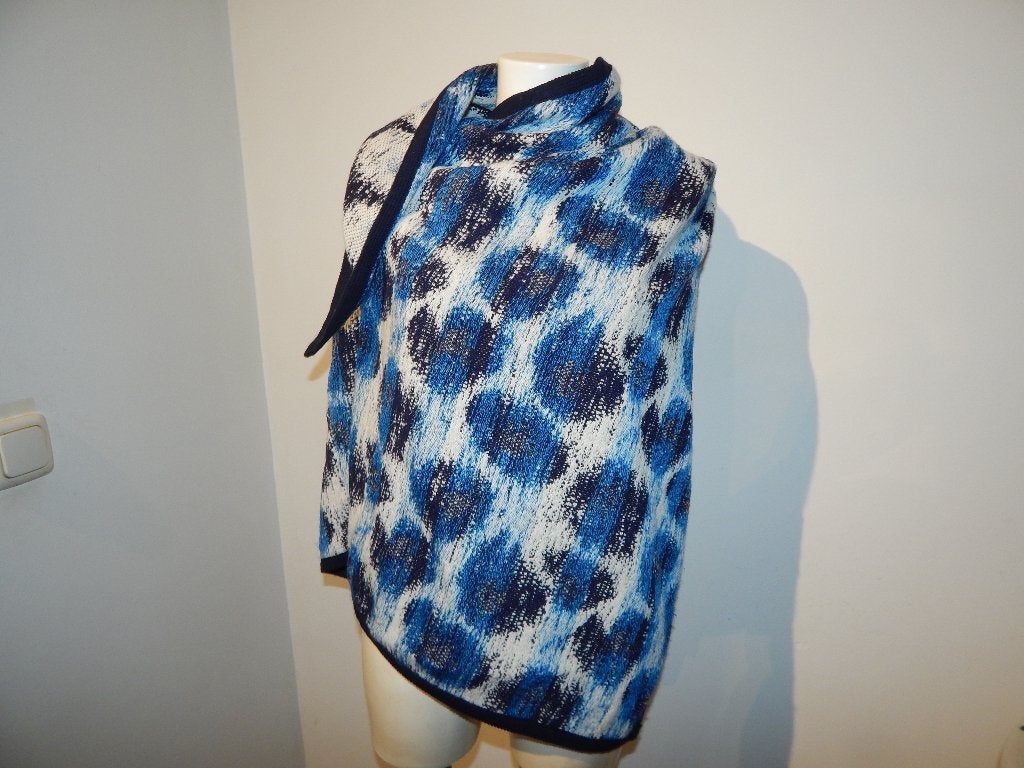Pom Amsterdam mooie diehoek shawl in motief 2 kanten draag, Maat 38/40 (M), Verzenden, Zo goed als nieuw, Sjaal
