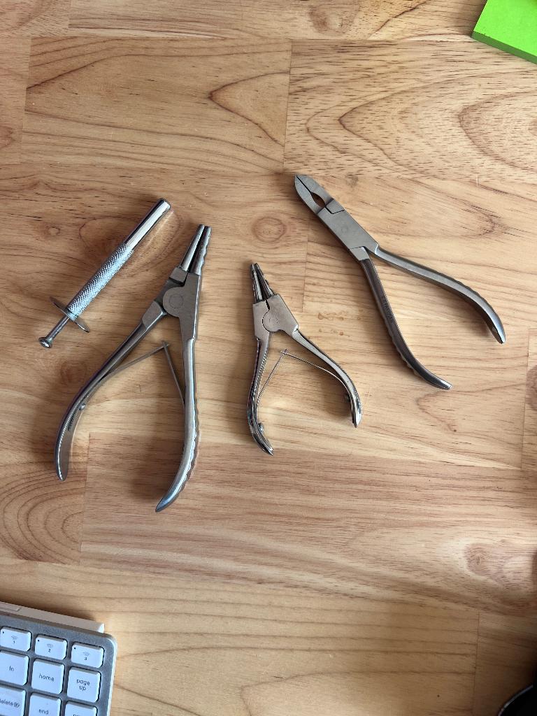 Grote verzameling piercings en toebehoren, Ophalen of Verzenden, Gebruikt, Staal, Oor- of Traguspiercing