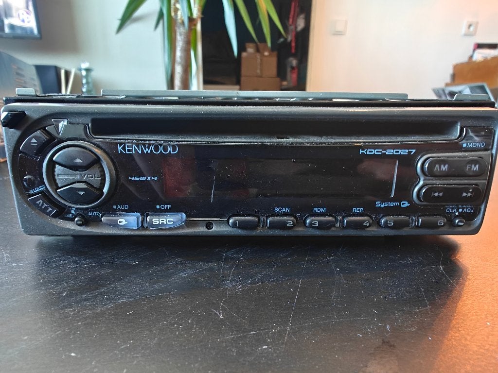 Kenwood radio autoradio KDC-2027 in goede staat, Auto diversen, Autoradio's, Ophalen of Verzenden