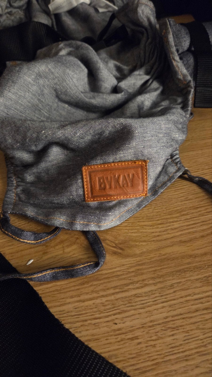 Draagzak bykay denim €50, Buik of Rug, Zo goed als nieuw, Draagzak, Ophalen
