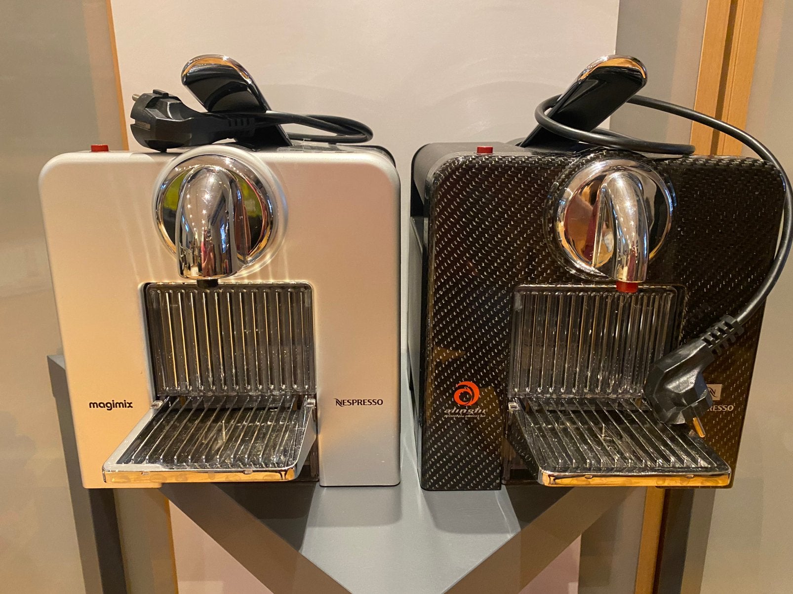 2 x Nespresso Le Cube magimix  , beiden lekken., Witgoed en Apparatuur, Koffiezetapparaten, Ophalen, Gebruikt, Espresso apparaat