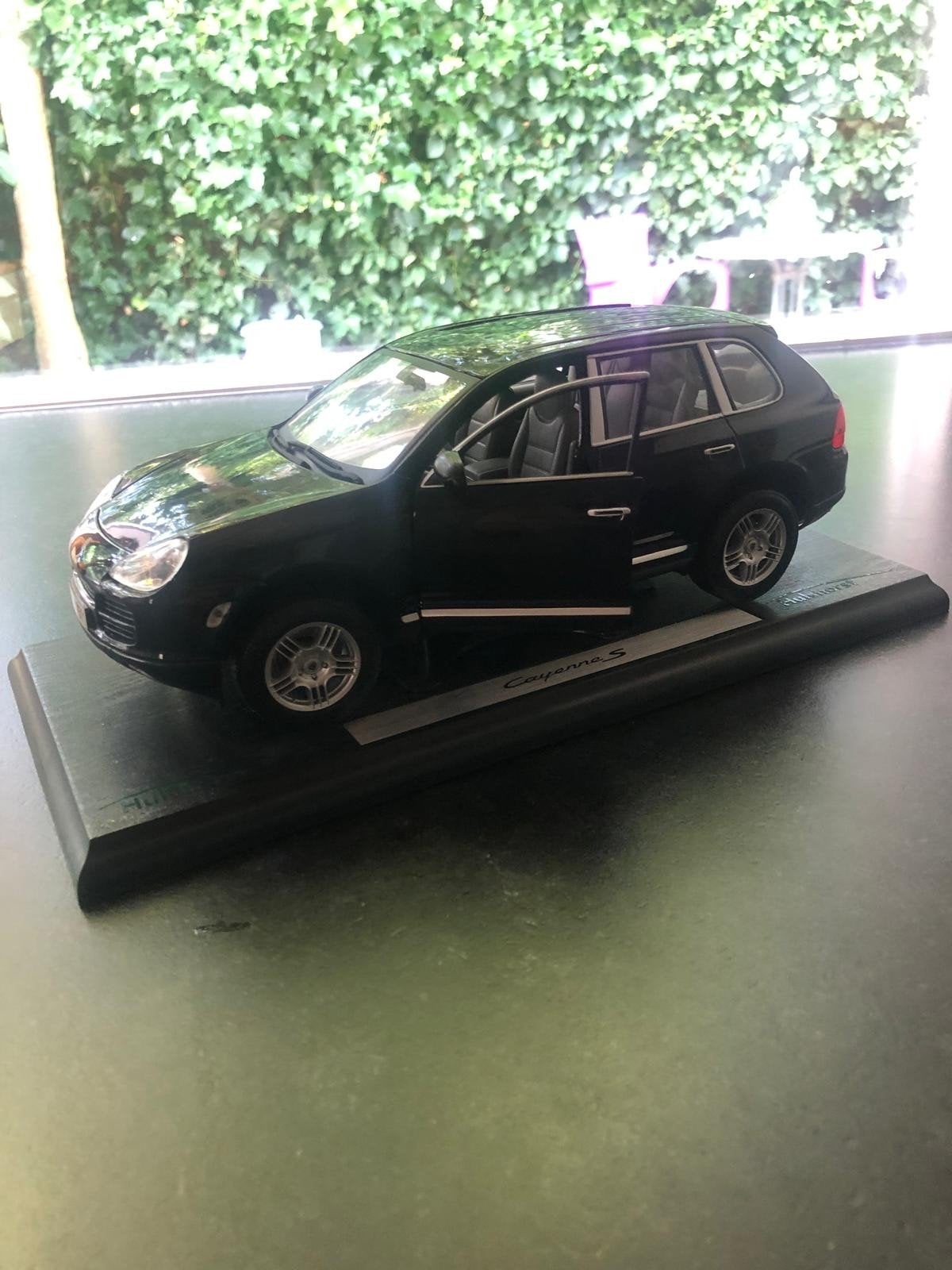 Porsche Cayenne S modelauto - Zwart - Zo goed als nieuw, Overige merken, Auto, 1:32 tot 1:50, Ophalen of Verzenden