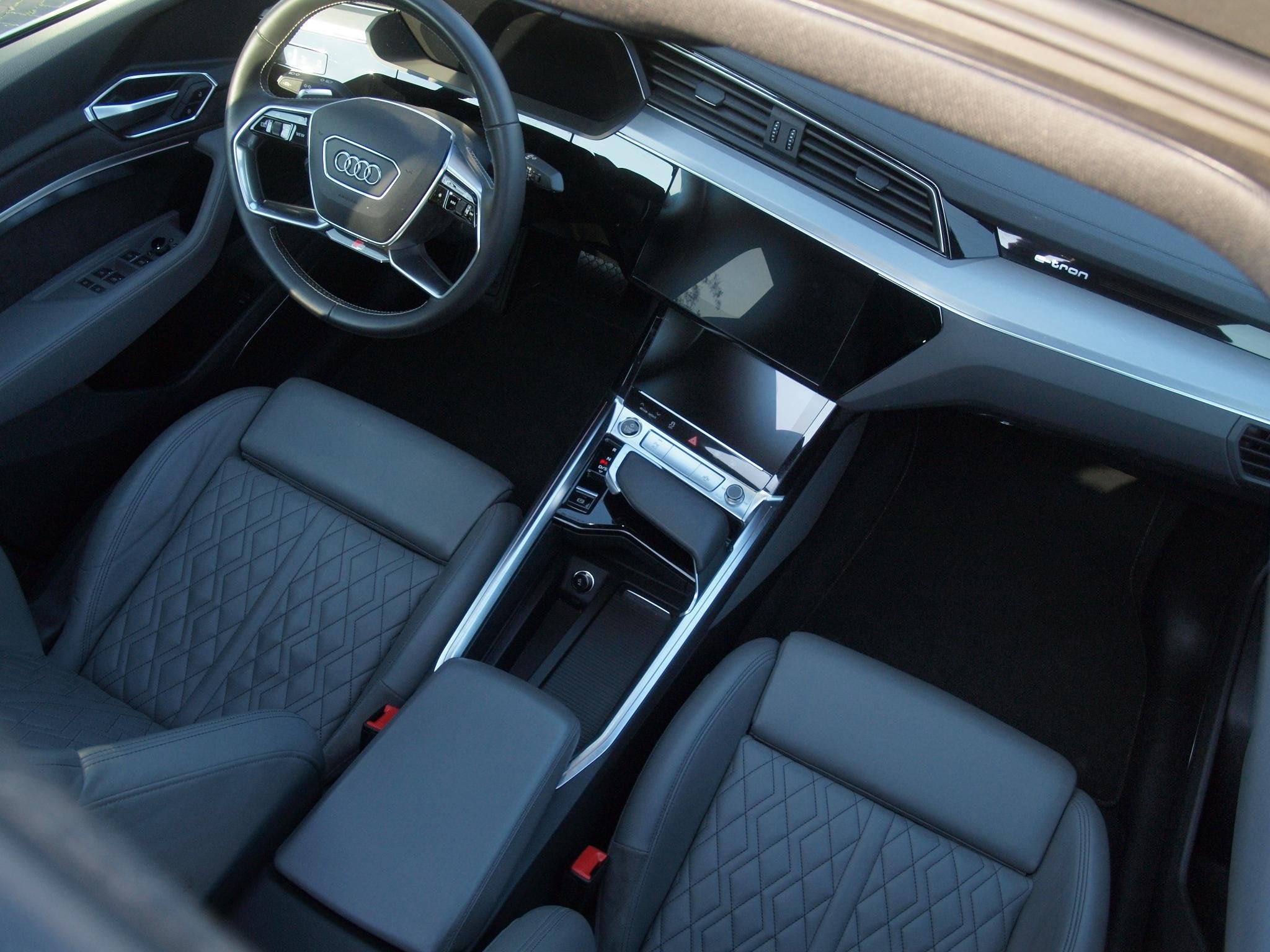 Audi e-tron Sportback 55 quattro S edition 95 kWh | SOH 92%, Auto's, Automaat, 131 €/maand, 95 kWh, Automatische klimaatregeling