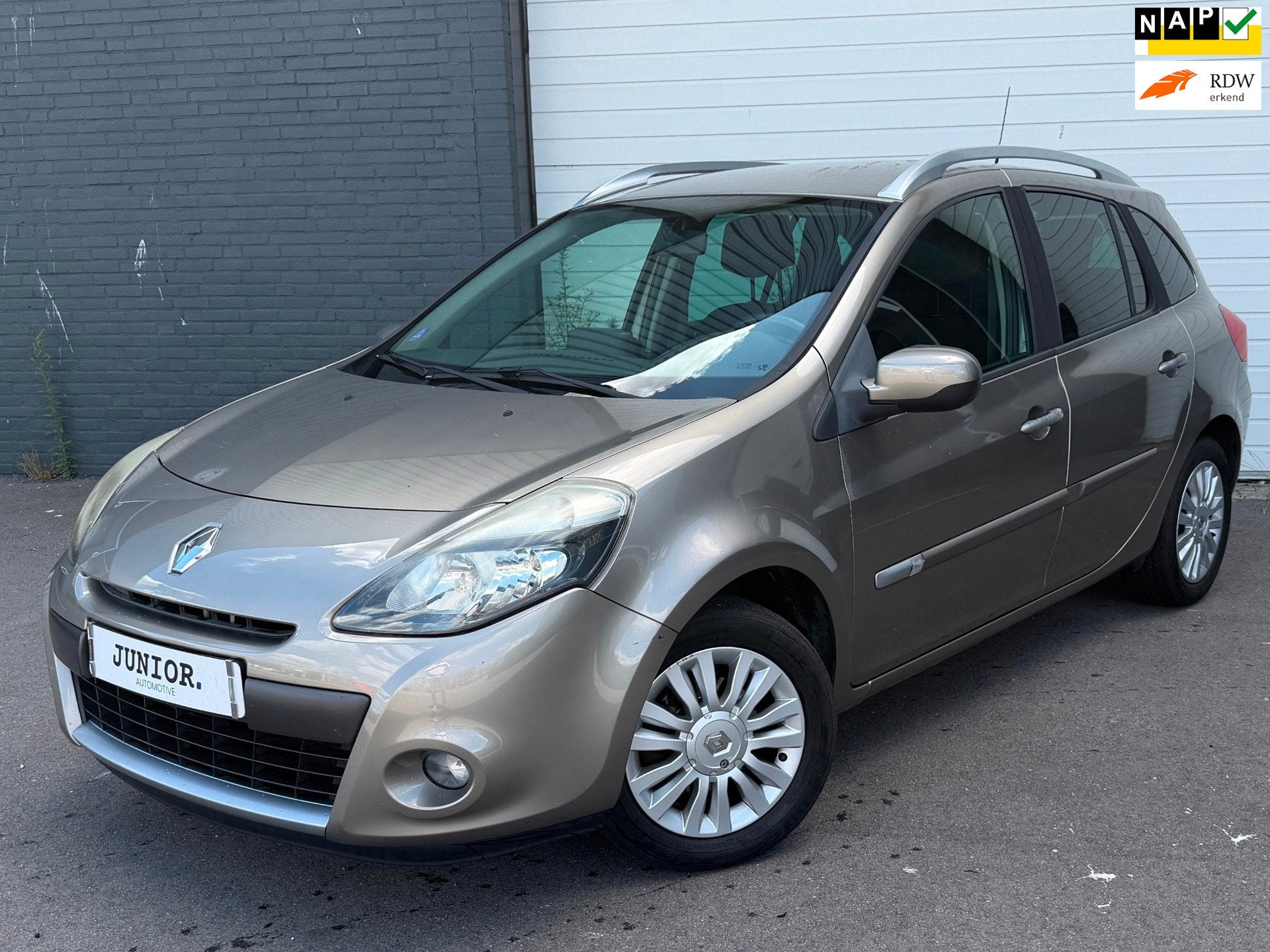 Renault Clio Estate 1.2 TCE Collection NAVI/CRUISE/CLIMA/LMV, Auto's, Voorwielaandrijving, Euro 5, Gebruikt, Zwart