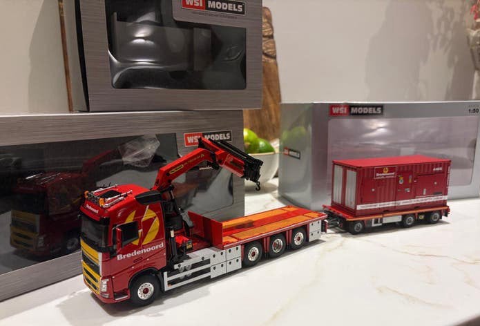 Bredenoord Volvo model vrachtwagen met kraan 1:50, Ophalen of Verzenden, Zo goed als nieuw, Bus of Vrachtwagen, Wsi