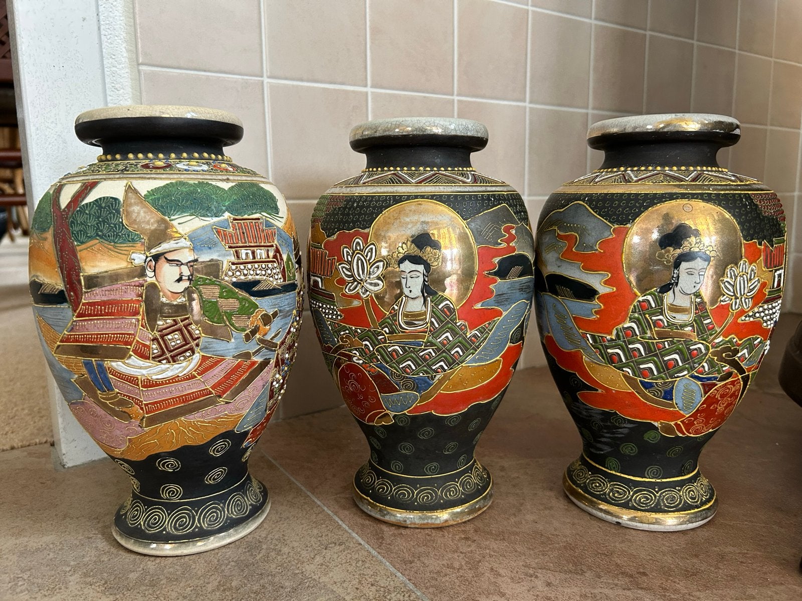 Antieke Japanse Satsuma Vaas met Gedetailleerde Scènes, Antiek en Kunst, Ophalen of Verzenden