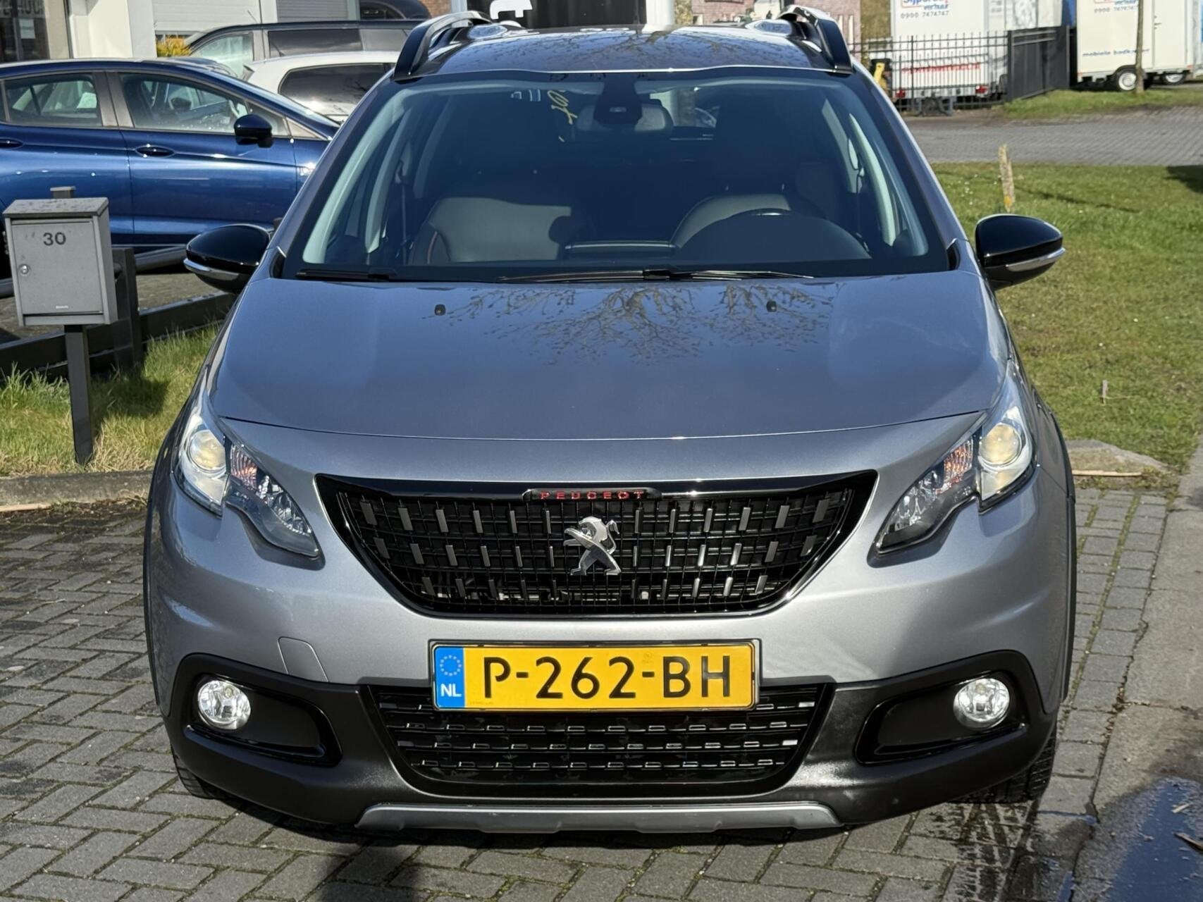 Peugeot 2008 1.2 PureTech Active AUTOMAAT Gt Line 1/2 leder, 1199 cc, Met garantie (alle), 49 €/maand, 1125 kg