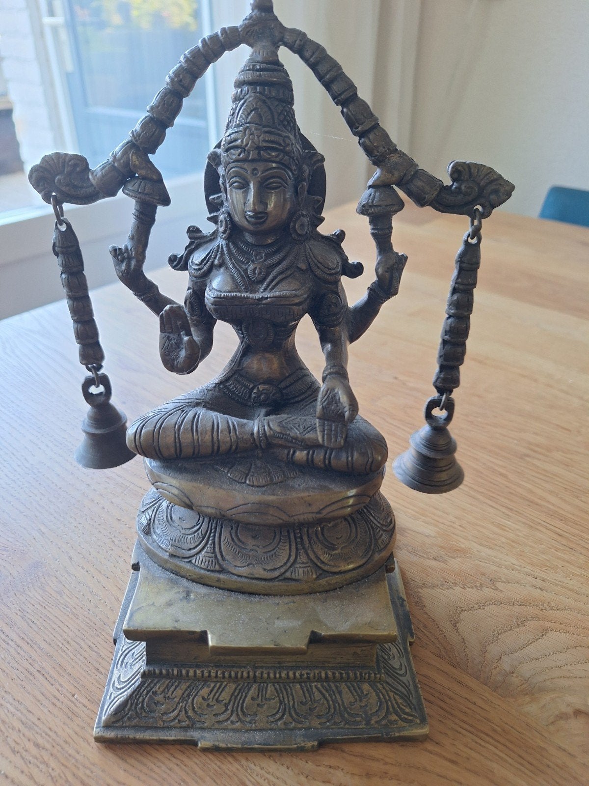 Antiek bronzen beeld van Lakshmi met belletjes, Verzenden