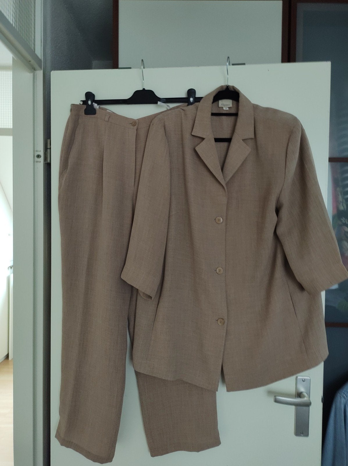Elegant damespak - Jasje en pantalon - Maat M, Kostuum of Pak, Verzenden, Elegance, Beige