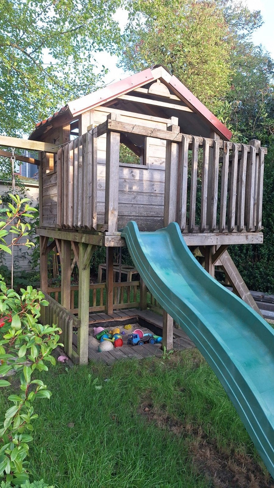 Houten speeltoestel met glijbaan en zandbak, Ophalen, Gebruikt, Glijbaan