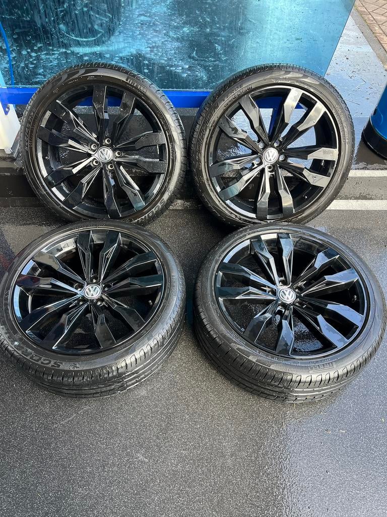 ORIGINELE ZWARTE 20 INCH VW SUZUKA VELGEN, Auto-onderdelen, Banden en Velgen, Ophalen, Gebruikt, 255 mm, Banden en Velgen