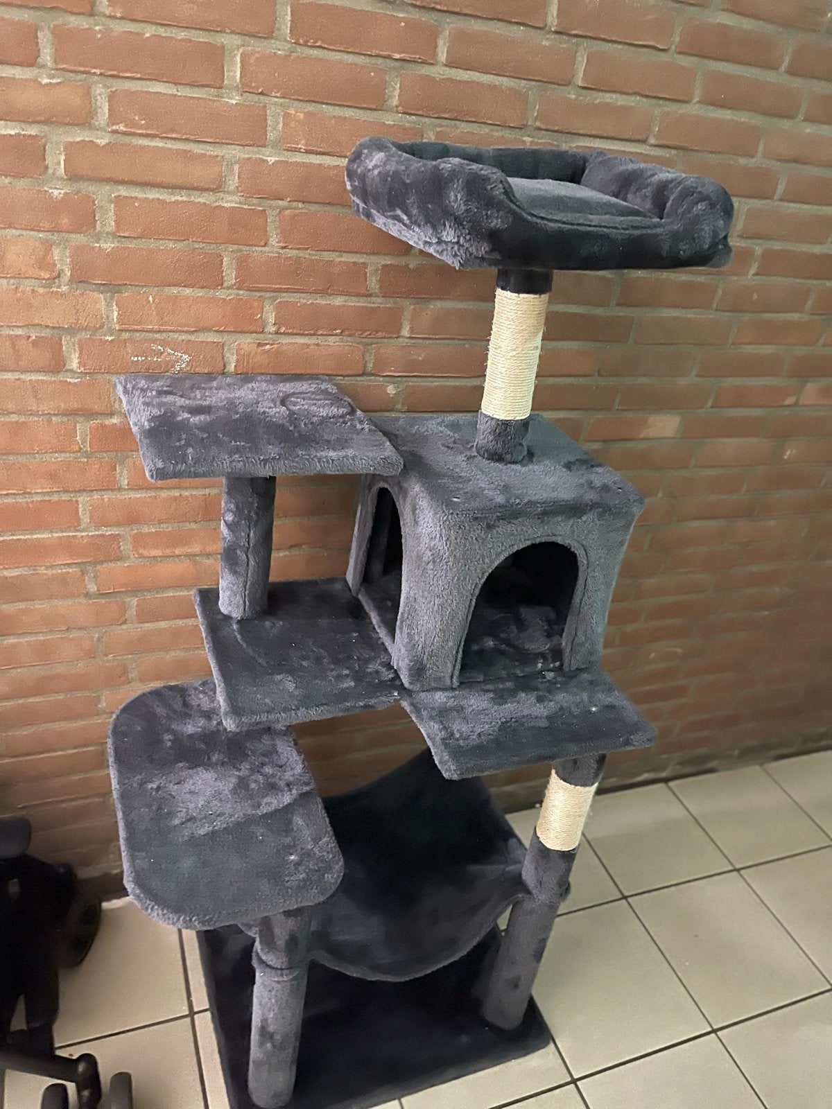 Kattenboom / krabpaal – grijs – 144 cm, Dieren en Toebehoren