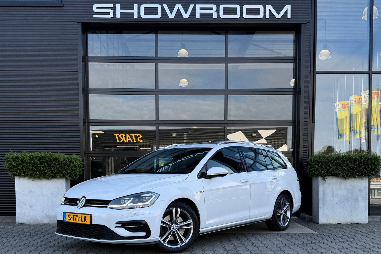 Volkswagen Golf Variant 1.5 TSI Highline Business R, Trekhaa, Dealer onderhouden, 4 cilinders, 150 pk, Wit