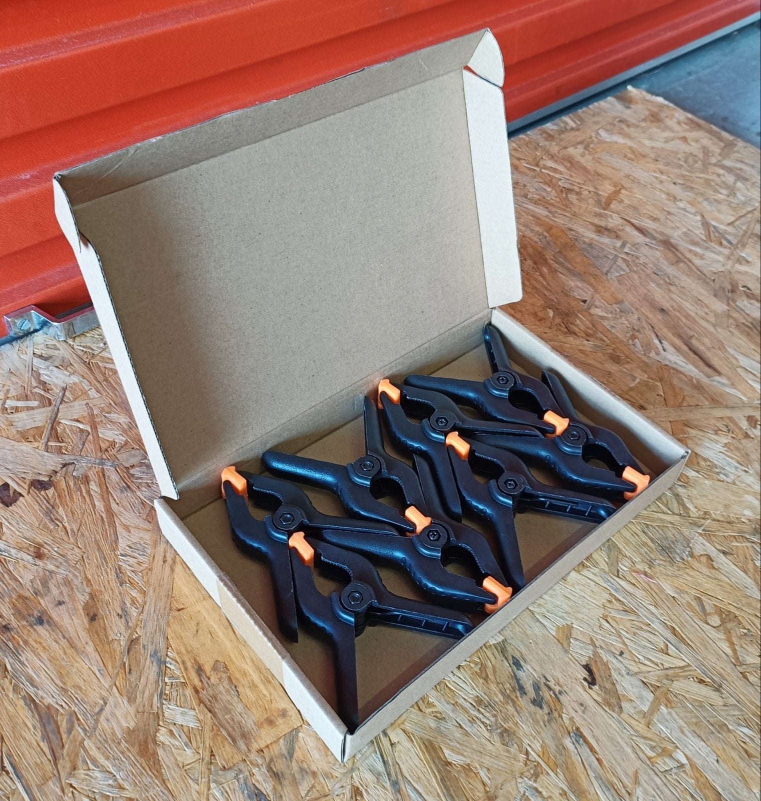 8 stuks nylon veerklemmen, 4 inch - Nieuw in doos, Ophalen of Verzenden, Nieuw, Klem, Overige merken