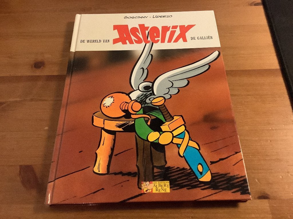 De wereld van Asterix de Galliër. hardcover. 2000, Boeken, Gelezen, Eén stripboek, Ophalen of Verzenden, Uderzo & Goscinny