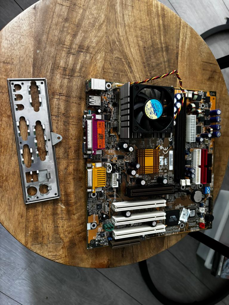 Gigabyte GA7ZMMHC Compleet Moederbord, Ophalen of Verzenden, Gebruikt, DDR3