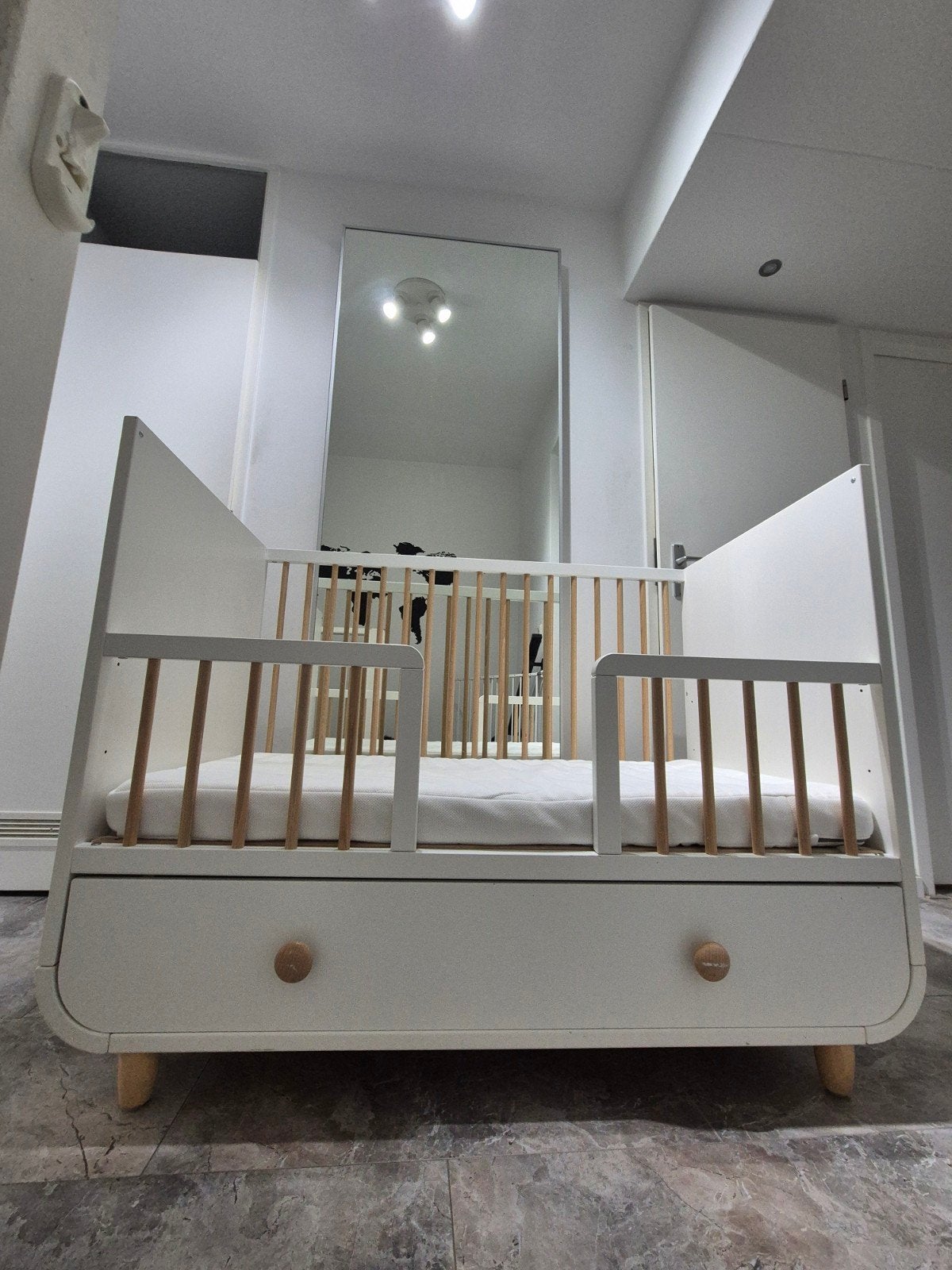 IKEA MYLLRA Babybed 60x120 cm met lade en matras, Ophalen, Zo goed als nieuw, Ledikant