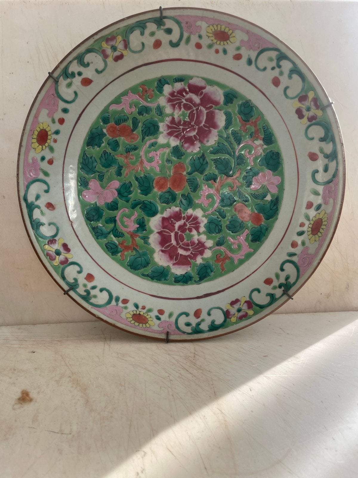Antiek Chinees porseleinen bord met bloemmotief, Antiek en Kunst, Ophalen