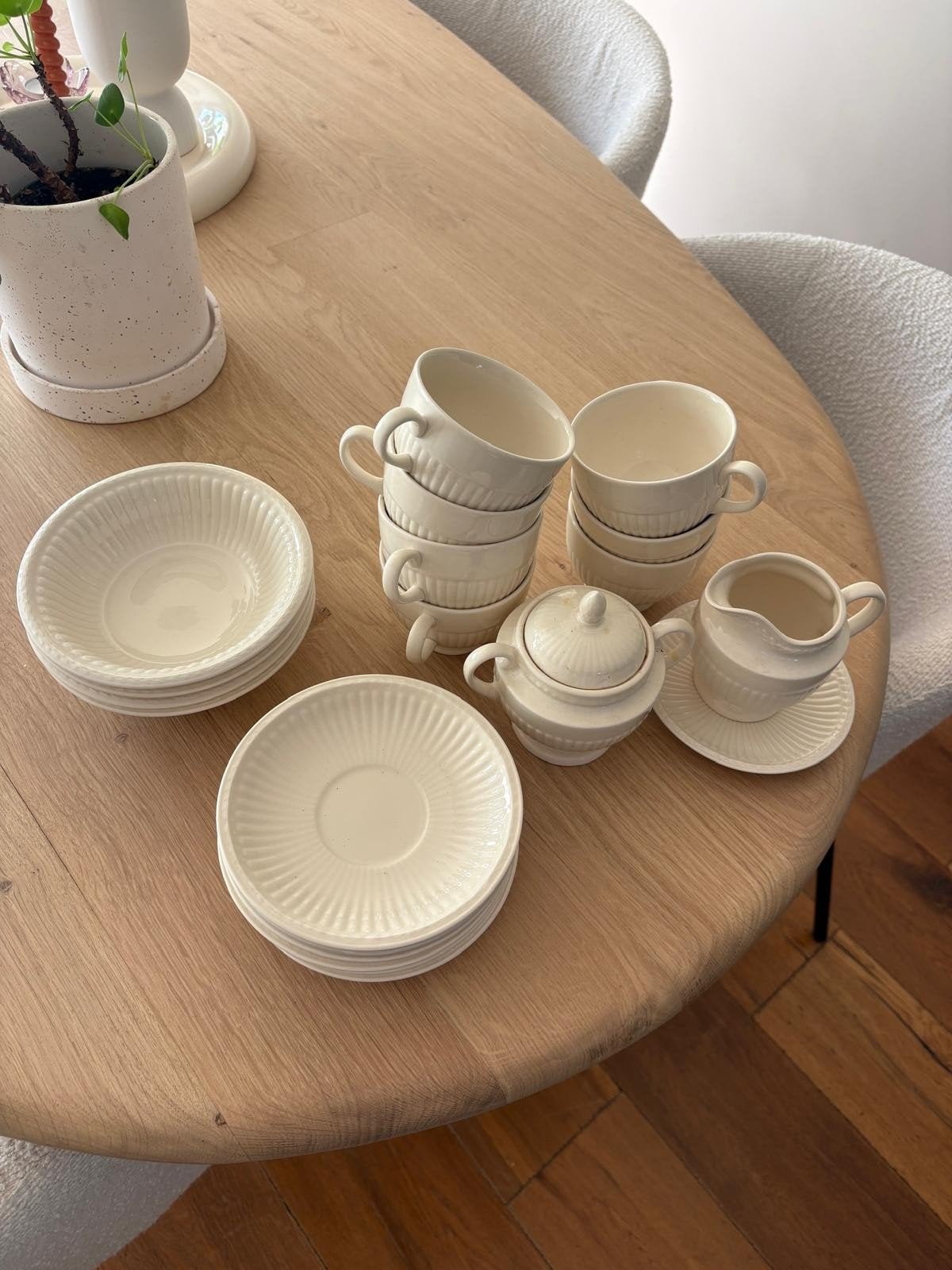 Crème servies: kopjes, schotels, kommen, suikerpot, melkkan, Ophalen, Zo goed als nieuw, Porselein, Overige stijlen