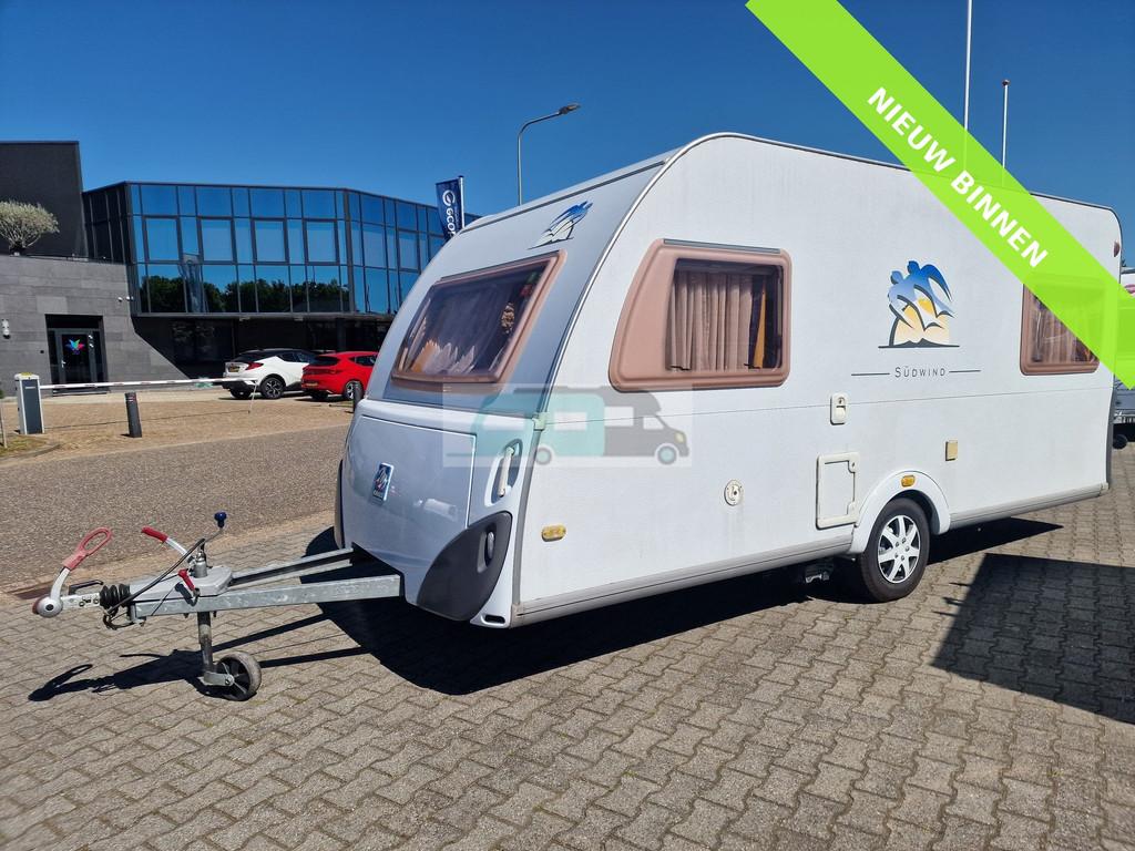 Knaus sudwind 450 TU 2004 Mover, voortent (bj 2004), Caravans en Kamperen, Schokbreker, Bedrijf, 6 tot 7 meter, Knaus