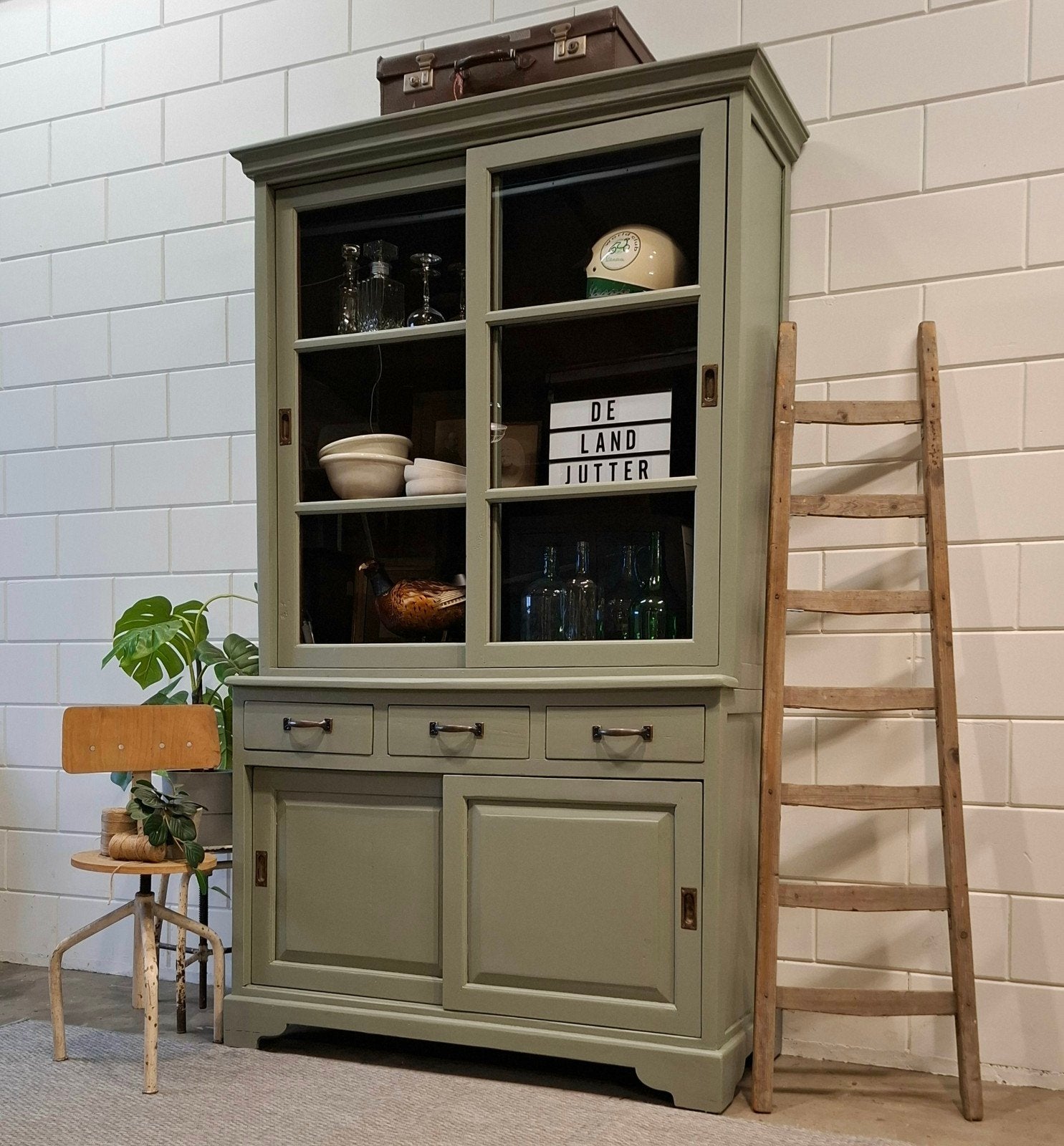 Vintage/Brocante zacht groene winkelkast, buffetkast groen, 100 tot 150 cm, 200 cm of meer, Ophalen of Verzenden, 25 tot 50 cm