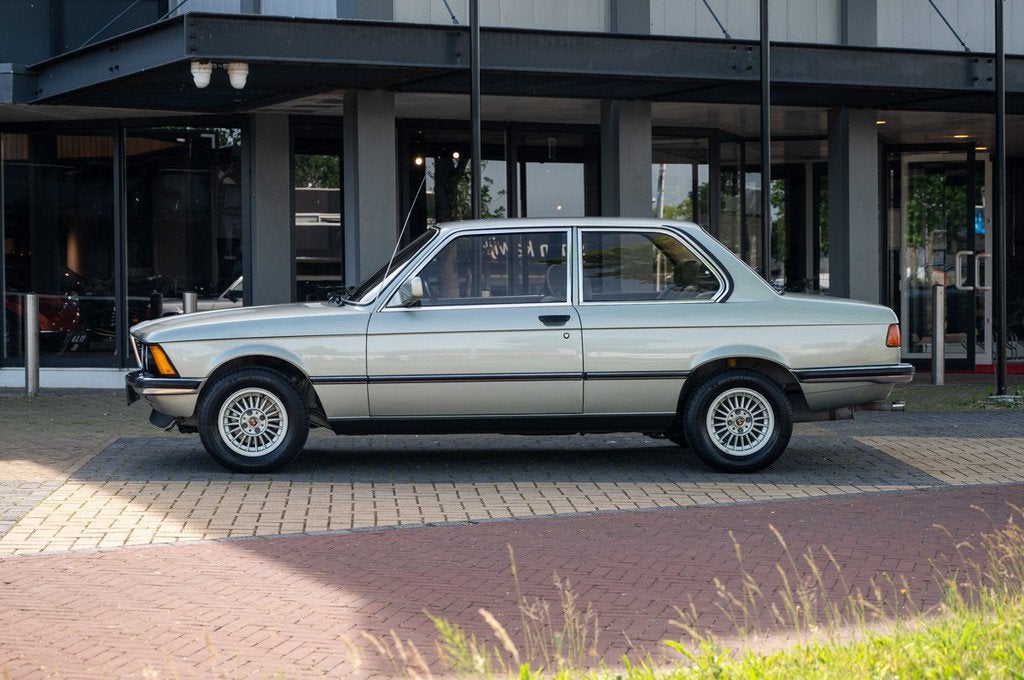 BMW 3-serie 320 E21 (bj 1982), Auto's, Stof, Overige kleuren, 4 stoelen, 122 pk