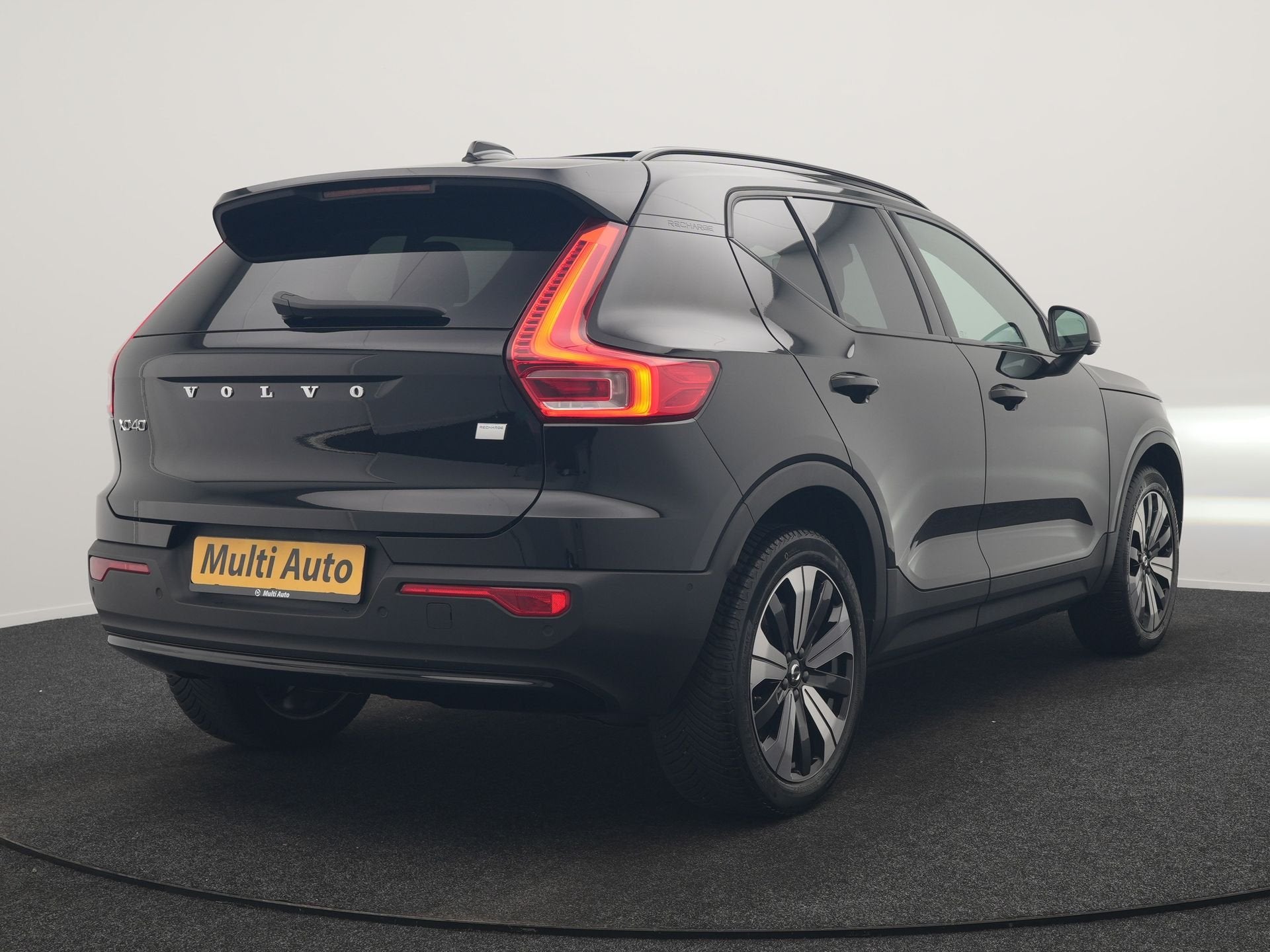 Volvo XC40 Ultimate Recharge Pure 70 kWh 231pk | Panodak | W, Automatische klimaatregeling, Gebruikt, Zwart, 231 pk