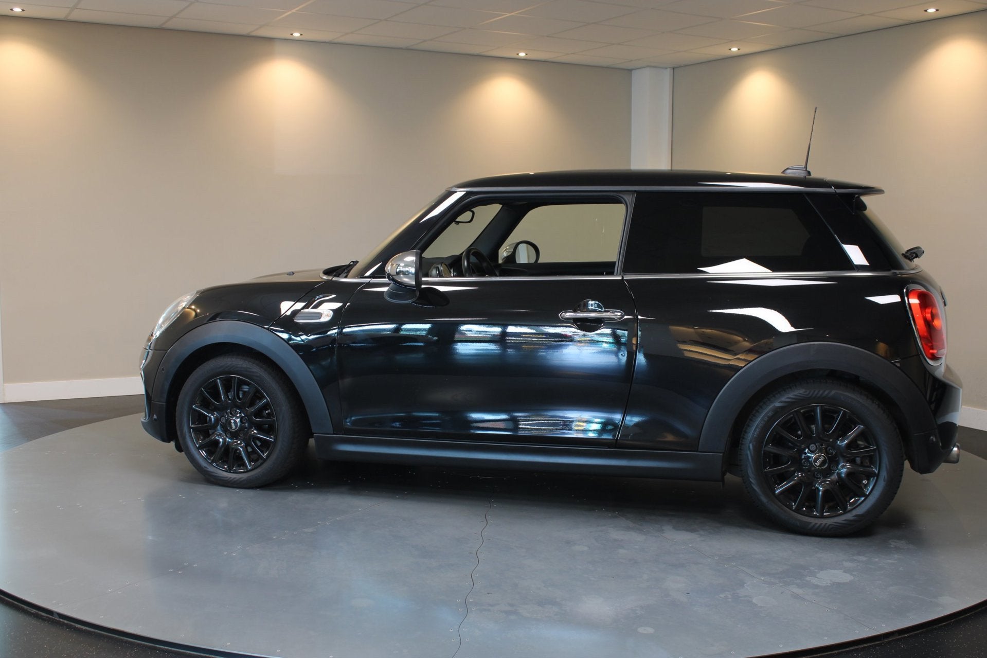 Mini 3-Deurs 1.5 Cooper Business *1ste Eigenaar* JCW-Stuur|A, Voorwielaandrijving, 136 pk, Gebruikt, Euro 6