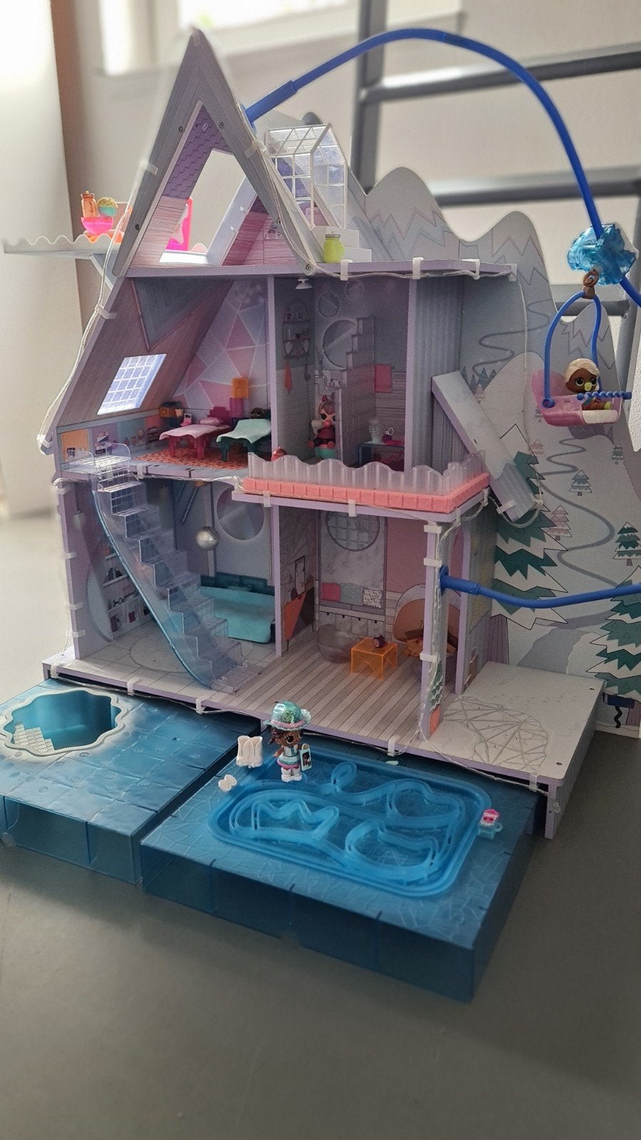 L.O.L. Surprise! Winter Chalet Poppenhuis, Ophalen, Zo goed als nieuw, Poppenhuis