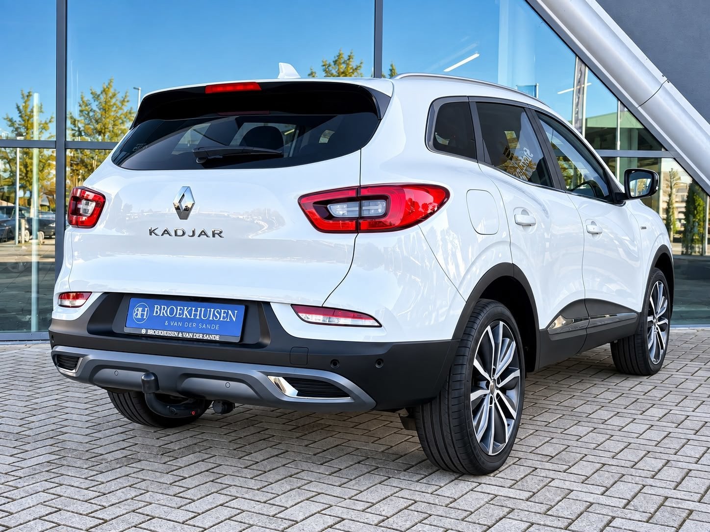 Renault Kadjar 1.3 TCe Intens 140pk Automaat / Trekhaak / Ca, Auto's, Gebruikt, 4 cilinders, 715 kg, Wit