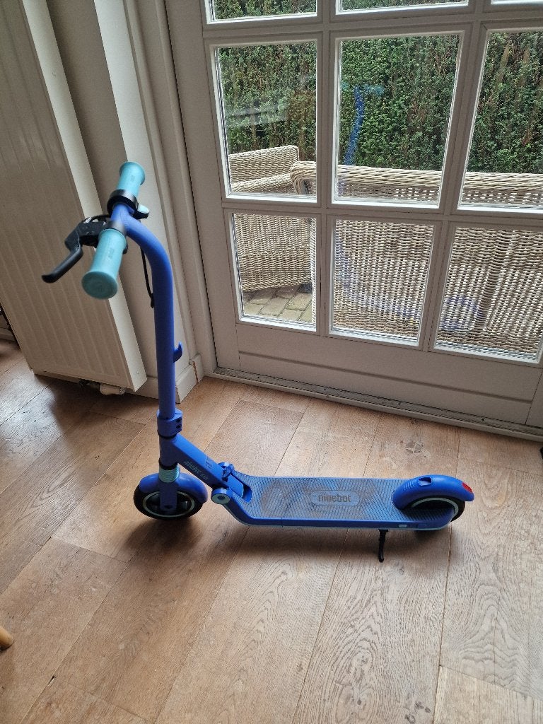 Elektrische kinderstep, Fietsen en Brommers, Ophalen, Zo goed als nieuw, Elektrische step (E-scooter)